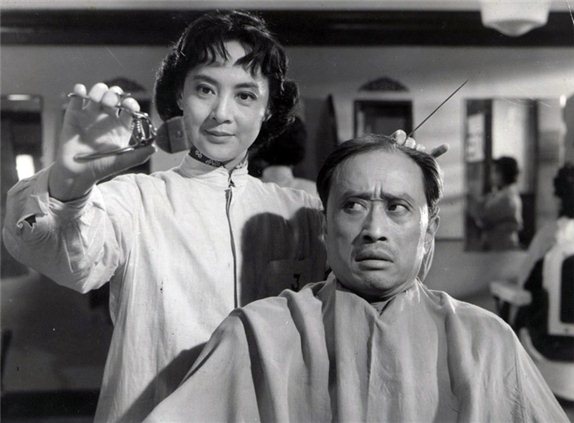 电影《女理发师》剧照(zhào) 电影(yǐng)《女理发师》剧照